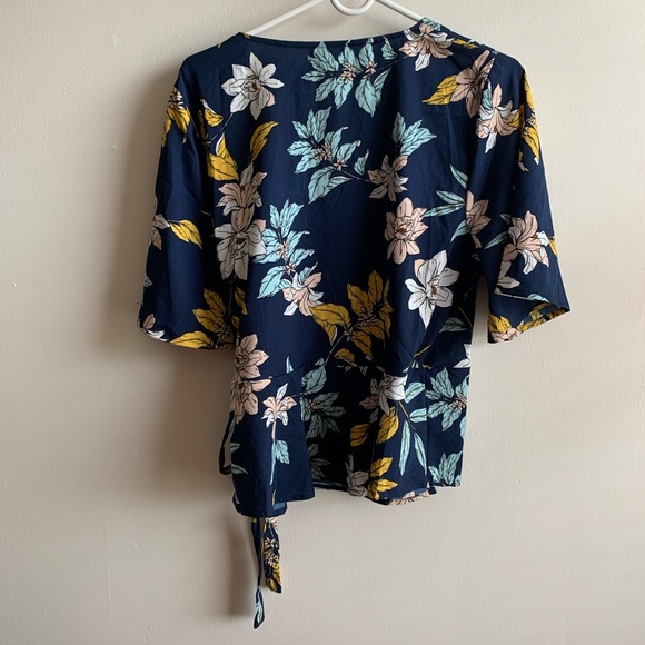 Floral Wrap Around - Picture 3 of 4